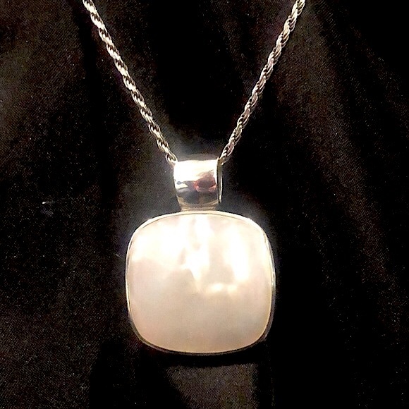 STERLING SILVER MOTHER OF PEARL Cabochon Pendant and Twisted Rope Necklace - Picture 6 of 12